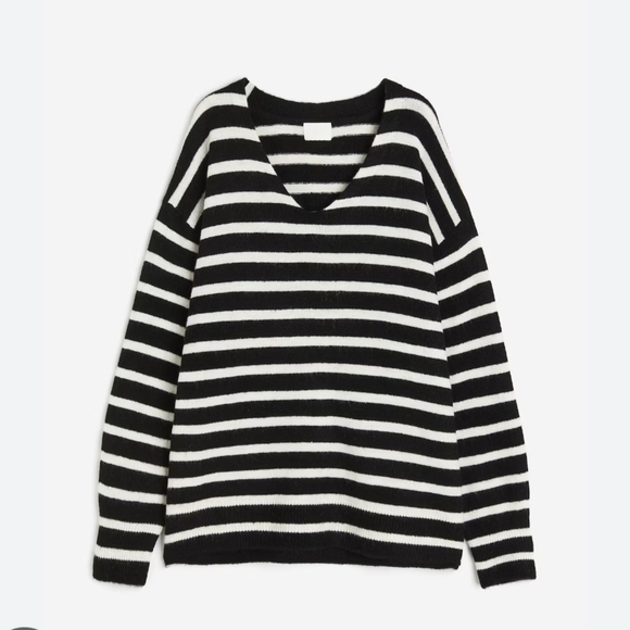 H&M Sweaters - H&M Black and White Striped V-Neck Sweater- Oversized